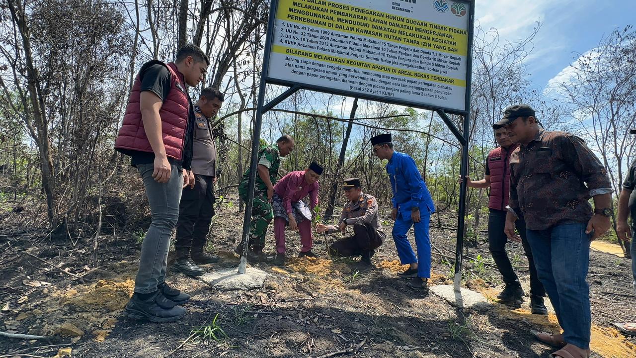 Polresta Pekanbaru dan Forkopimda Pasang Plang Larangan Bakar Lahan di Rumbai