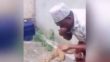 Terpergok Minum saat Puasa, Pria Ini Pura-pura Wudu