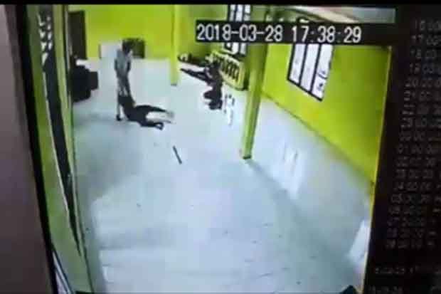 Heboh! Rekaman CCTV Guru Panti Asuhan Aniaya 2 Muridnya