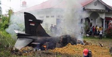 Pesawat Latih TNI Jatuh, Kursi Lontar Hantam Atap Rumah Warga