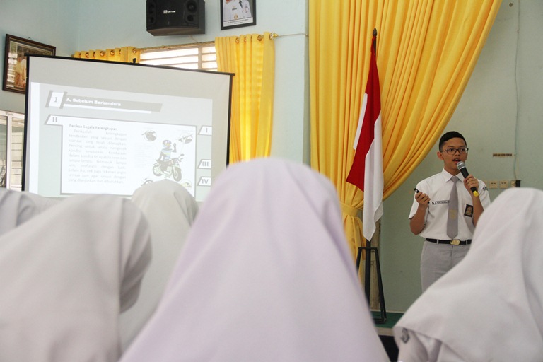 Jasa Raharja Latih Siswa Pemenang Pelajar Pelopor Keselamatan Lalu Lintas di SMAN Plus