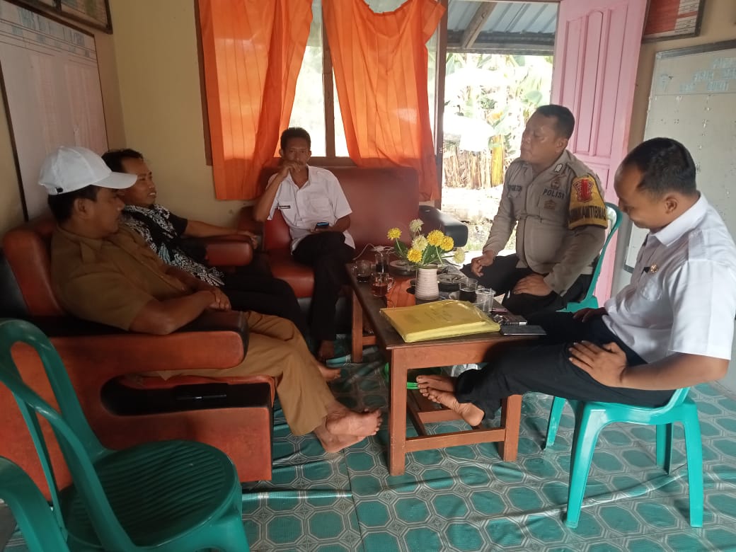 Babinkamtibmas Kampanyekan Pemilu Damai di Kantor Desa Bukut Sari Inhil