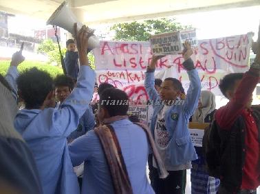 Mahasiswa Kembali Demo Kantor PLN Riau, Harga Mati Doddy Harus Mundur !