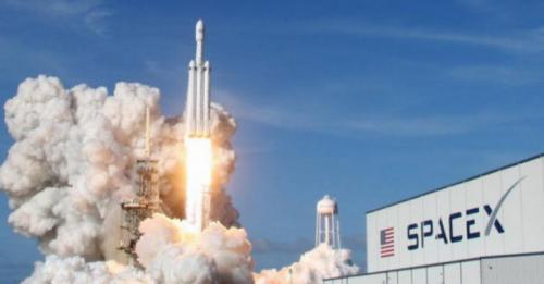 SpaceX Akan Bawa Orang Meluncur Berkeliling Bumi