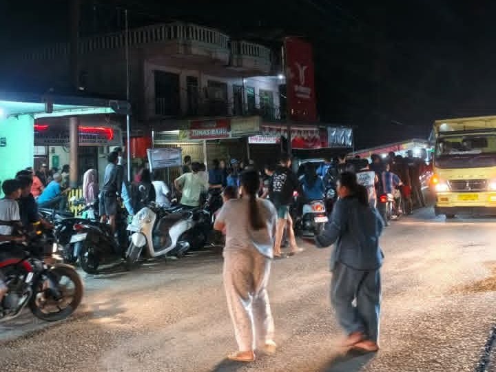 Mobil 'Bergoyang' di Depan Minimarket, Oknum Kades di Kuansing Digerebek Warga