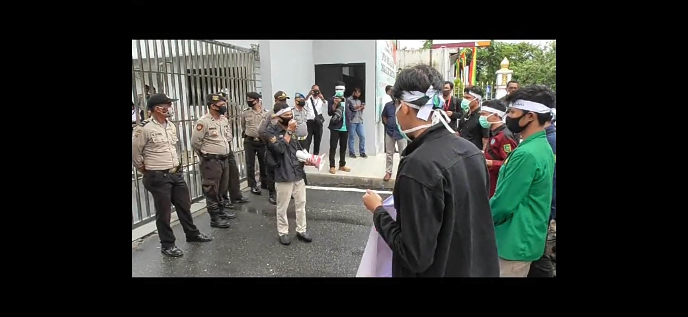 Mahasiswa Demo Kejati Riau, Desak Terdakwa Karhutla Dibebaskan