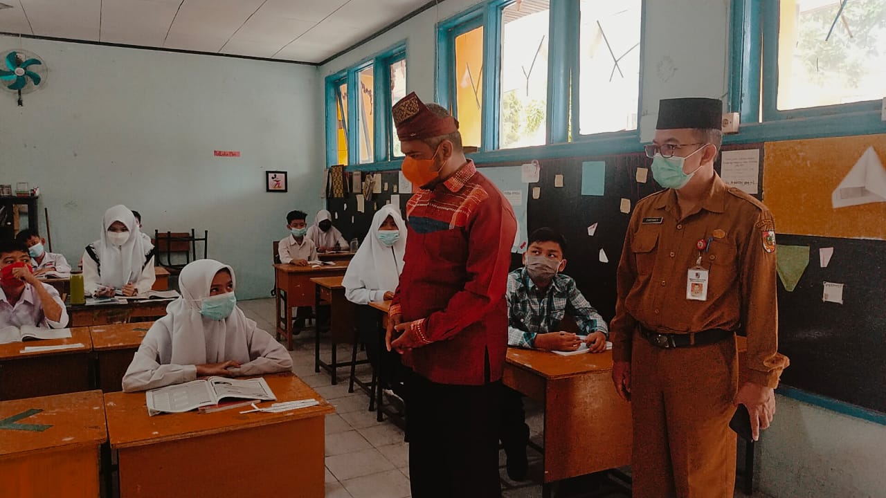 Tinjau Pelaksanaan Belajar Tatap Muka di SMPN 13 Pekanbaru, Ini Kata Ketua DPRD Pekanbaru 