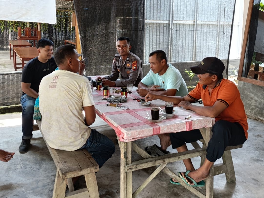 Bhabinkamtibmas Polsek Bangko Pusako Sosialisasikan Pilkada Damai 2024