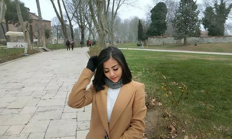 Berendam di Bathup, Tania Ayu Pilih Warna Pelangi