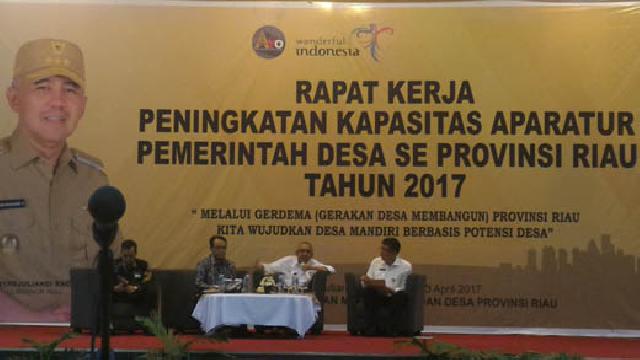 Coret Dana Bantuan, Gubernur Andi Rachman Disoraki Kades se-Riau
