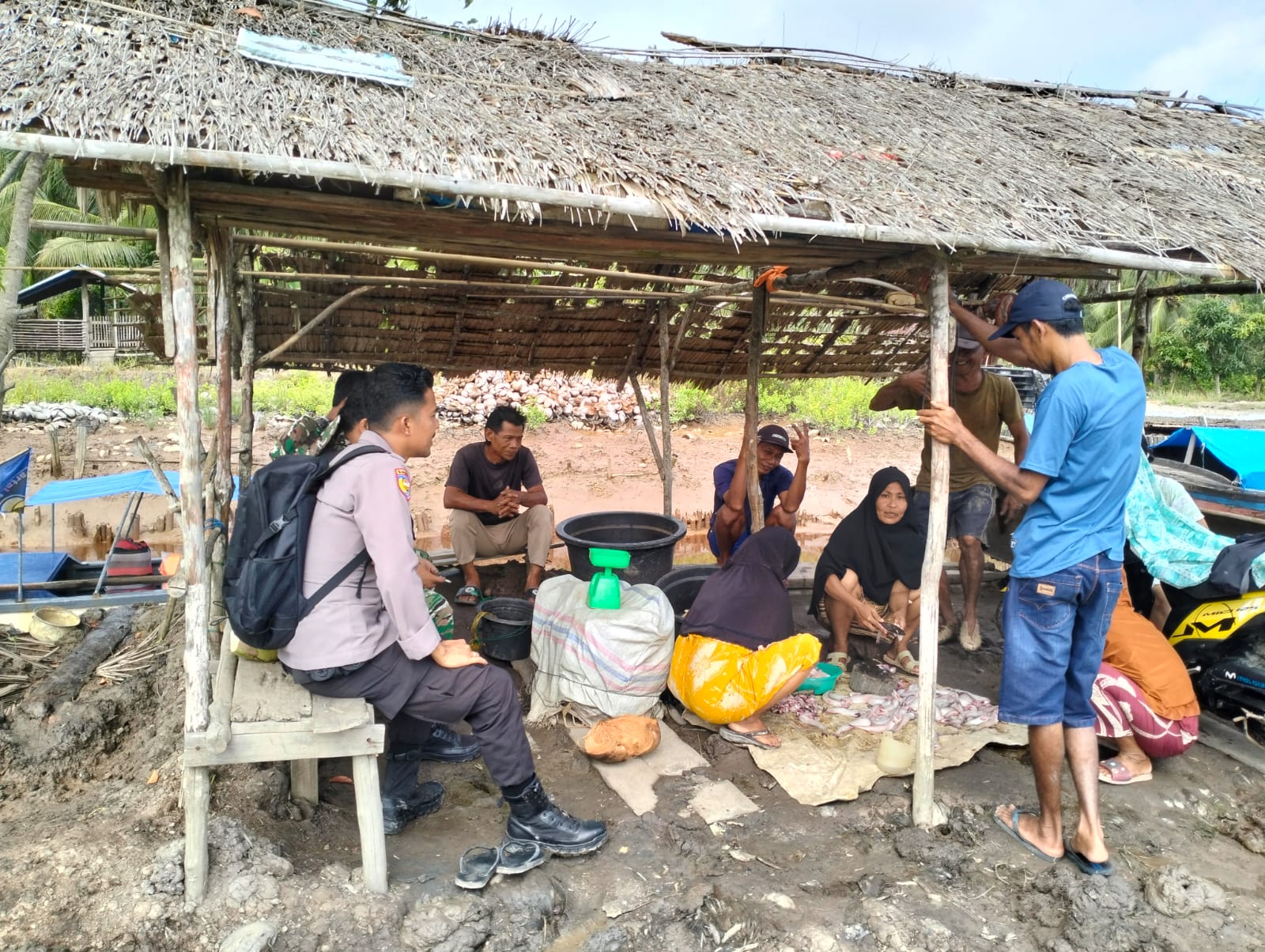 Briptu Arianto Ardi Sosialisasikan Pemilu Damai hingga Pesisir Sungai Elang