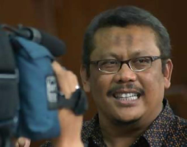 Eggi Sambangi KPK Tanya Info Ahok Pingsan saat Pakai Rompi Oranye