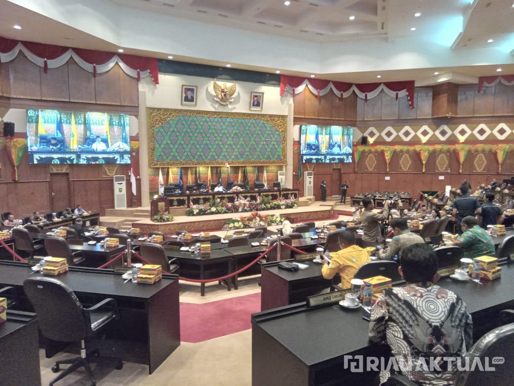 Tak Quorum, Paripurna DPRD Riau Molor Satu Jam