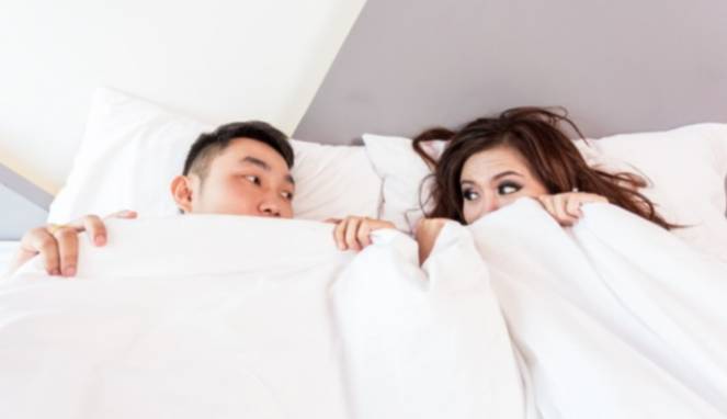 Wah.. Pakai Kaus Kaki Bikin Sesi Bercinta Lebih Membara