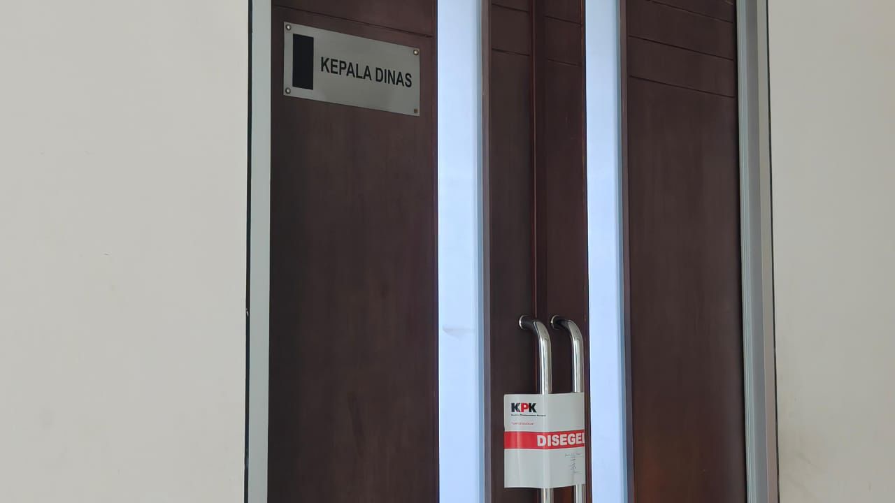 Usai Kena OTT KPK, Ruang Kadis PUPR PKPP Riau Disegel
