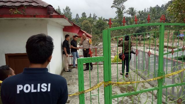 Polisi Temukan Jejak Kaki Pendiri Matahari di Lantai Bawah Vilanya