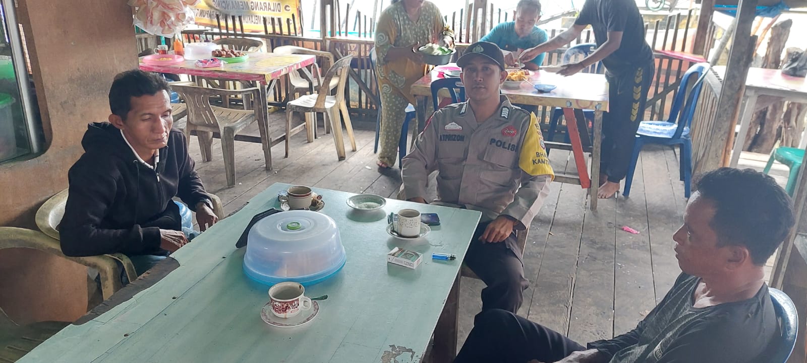 Bripka Afrizon Sambangi Desa Saka Rotan, Sosialisasi Cooling System dan Pemilu 2024