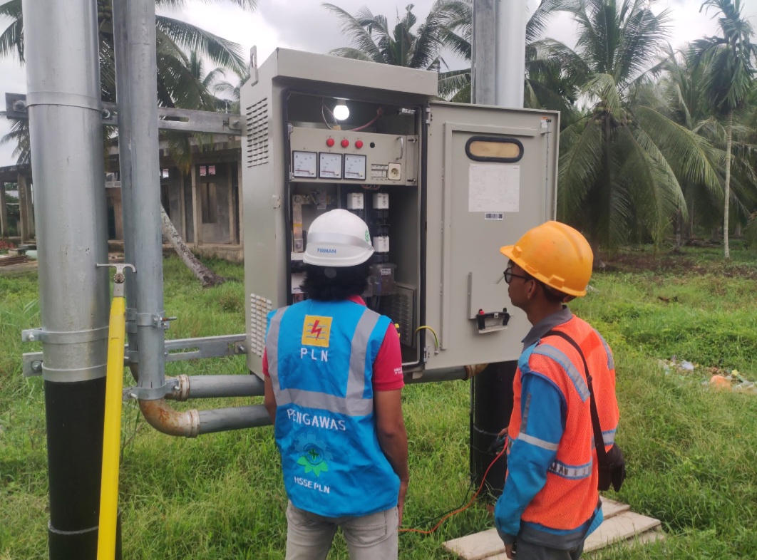 PLN Terang, 230 Keluarga Dusun Terpencil di Pelangiran Inhil Kini Nikmati Listrik 24 Jam