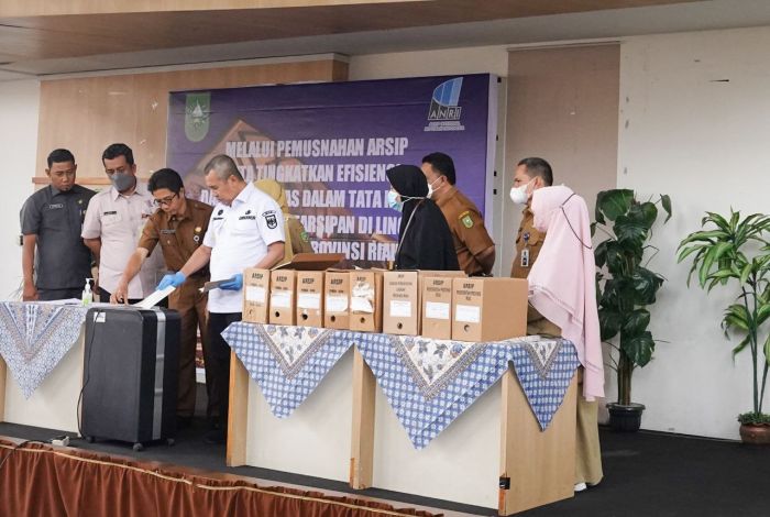 Gubri Musnahkan 5.756 Arsip OPD Pemprov Riau