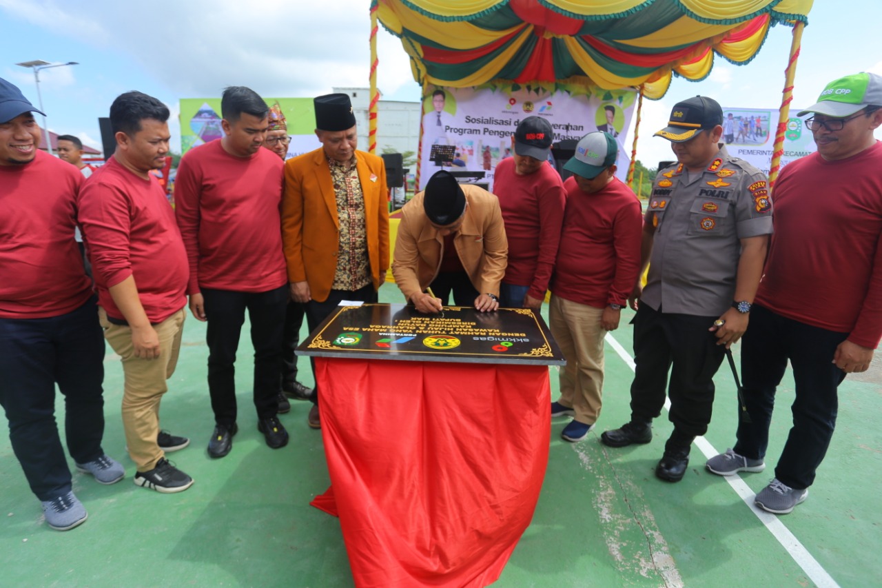Bupati Siak H Alfedri resmikan pemakaian Ruang Terbuka Publik dan Olah Raga di Kampung Dayun