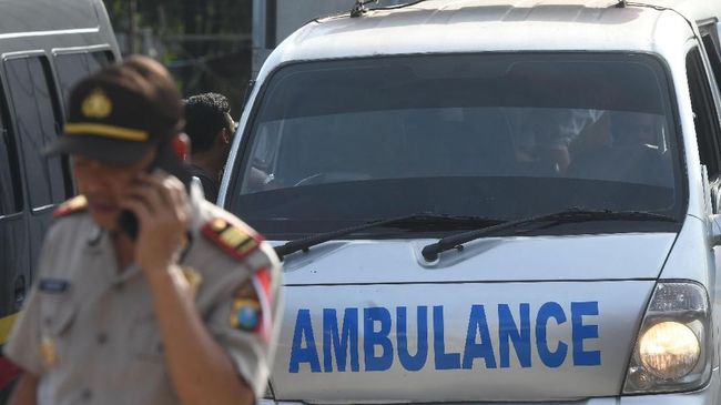Mobil Ambulans Angkut Pemudik dari Bali ke Jember, Eh Terciduk Polisi