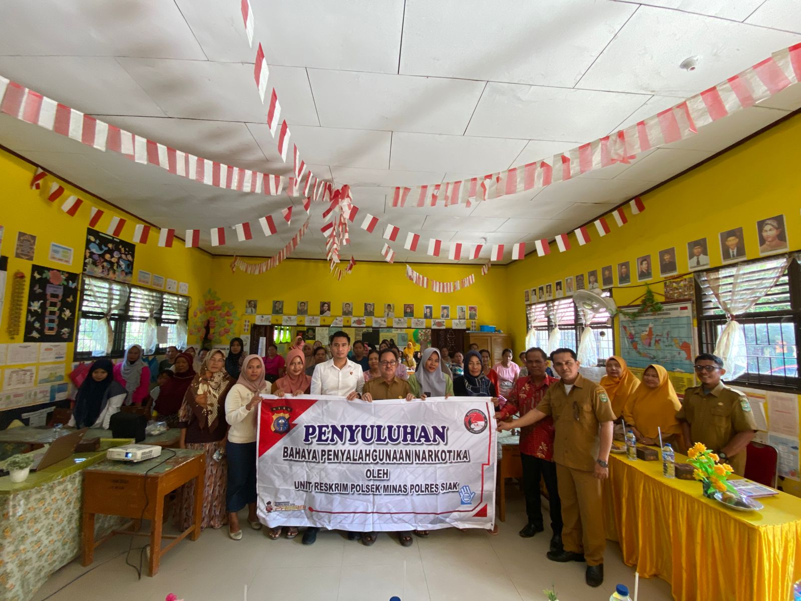 Polsek Minas Edukasi Bahaya Narkoba ke Guru SDN 09 Minas Barat, Ajak Jaga Stabilitas Pasca Pilkada