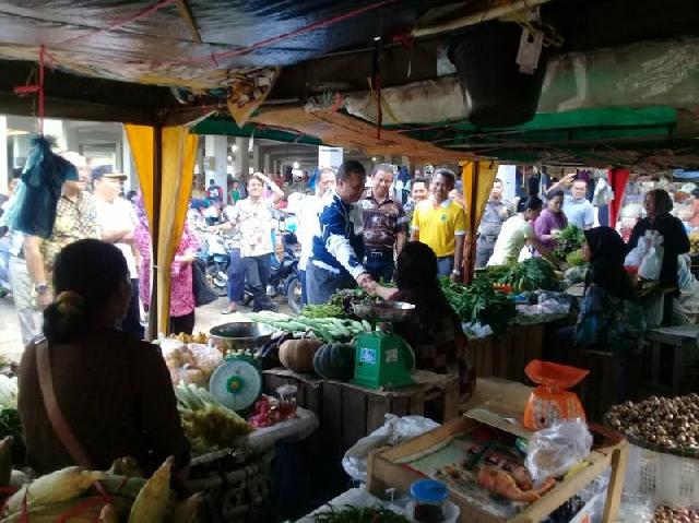 Bupati Inhu Sidak Pasar Rakyat Kota Rengat