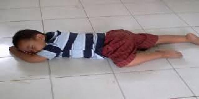 Sering Tidur di Lantai, Bahaya atau Sehat?