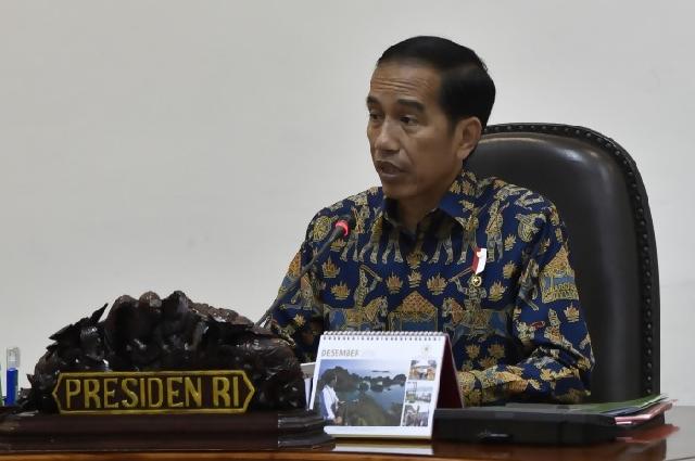 Pengamat: Baiknya Jokowi jadi Ketum Golkar saja
