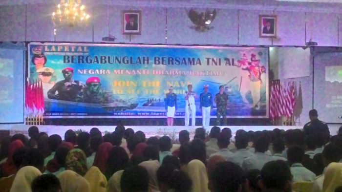 Ratusan Siswa dan Siswi di Pekanbaru Ikuti Sosialisasi Penerimaan TNI AL