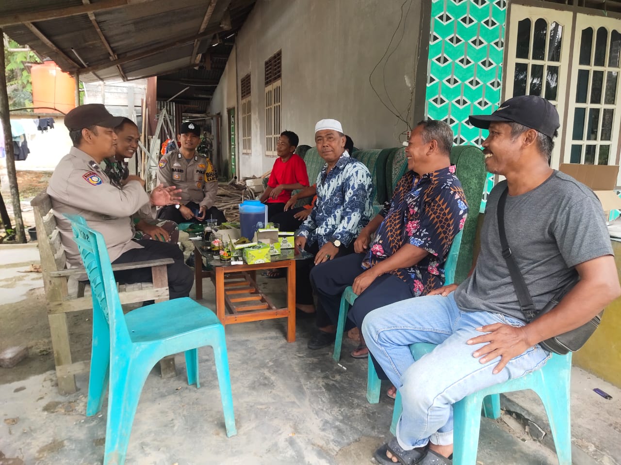 Bhabinkamtibmas Srigading Ingatkan Warga untuk Jaga Keamanan Jelang Pilkada