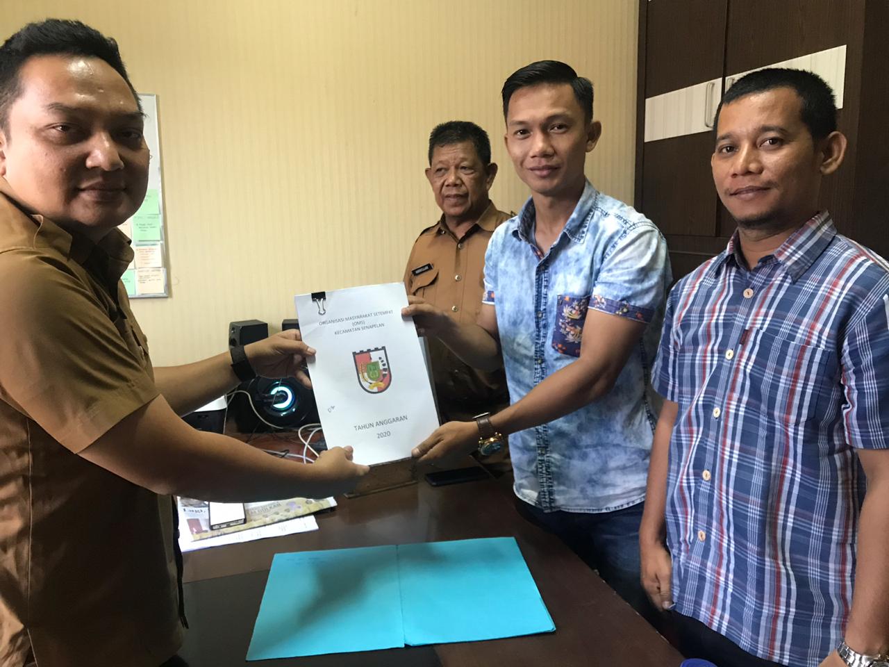 Ketua OMS Senapelan Serahkan Usulan Musrenbang Kecamatan Ke Dinas Perkim
