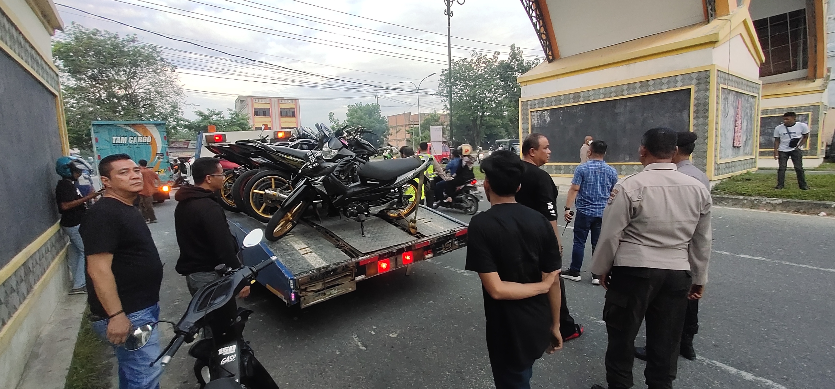Terindikasi Balap Liar, Polsek Tampan Amankan 20 Sepeda Motor