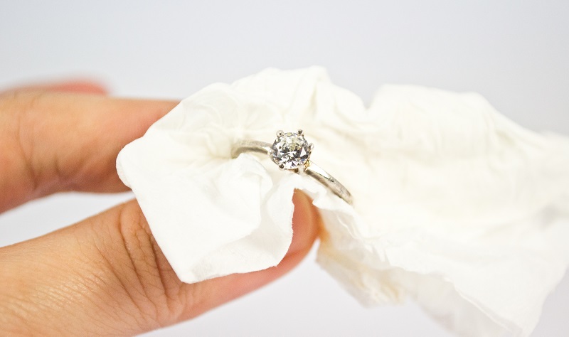 Ini Cara Mudah Bersihkan Perhiasan Perak Pakai Bahan-Bahan di Dapur