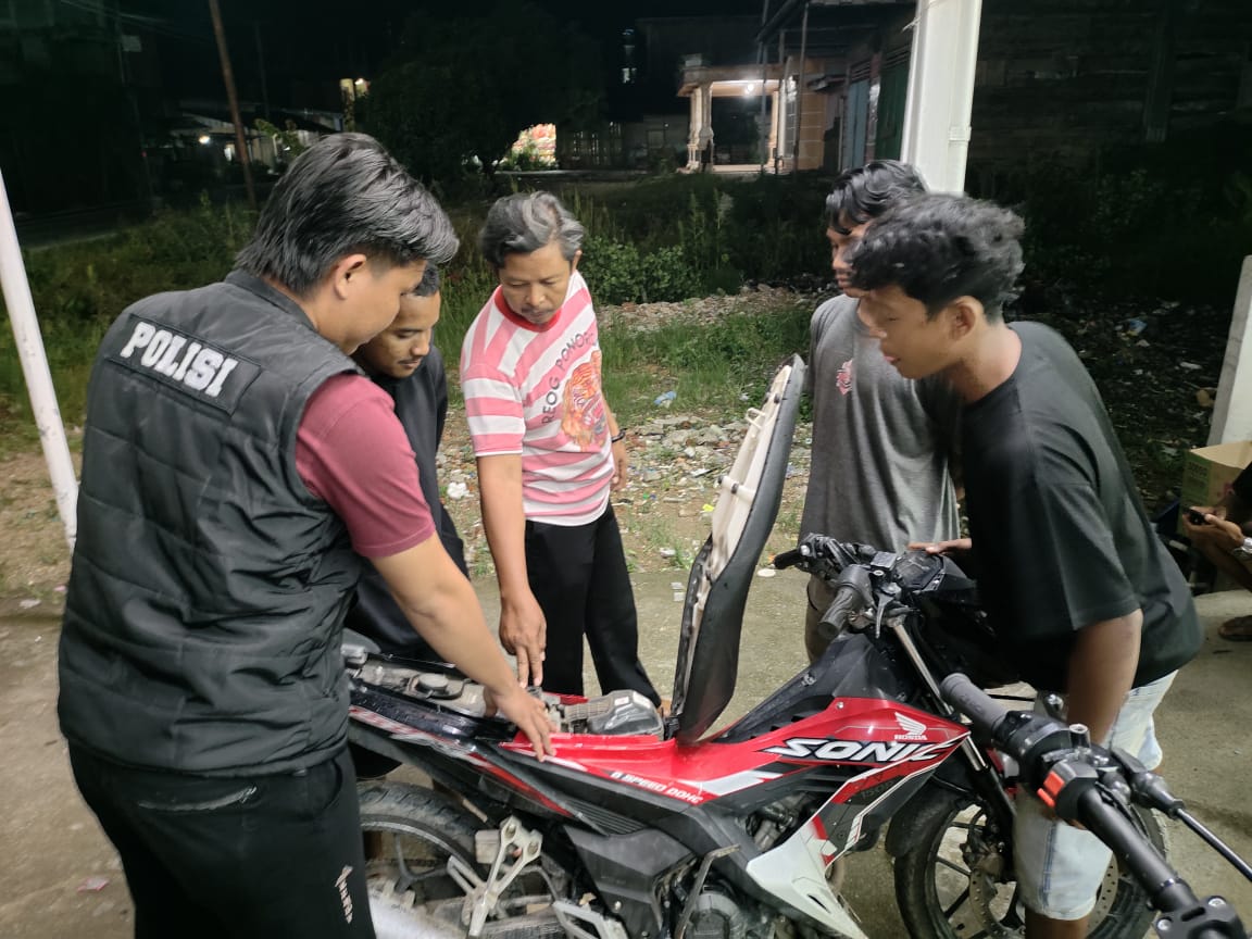 Polsek Kemuning Jaga Keamanan Warga saat Jam Rawan Jelang Pilkada