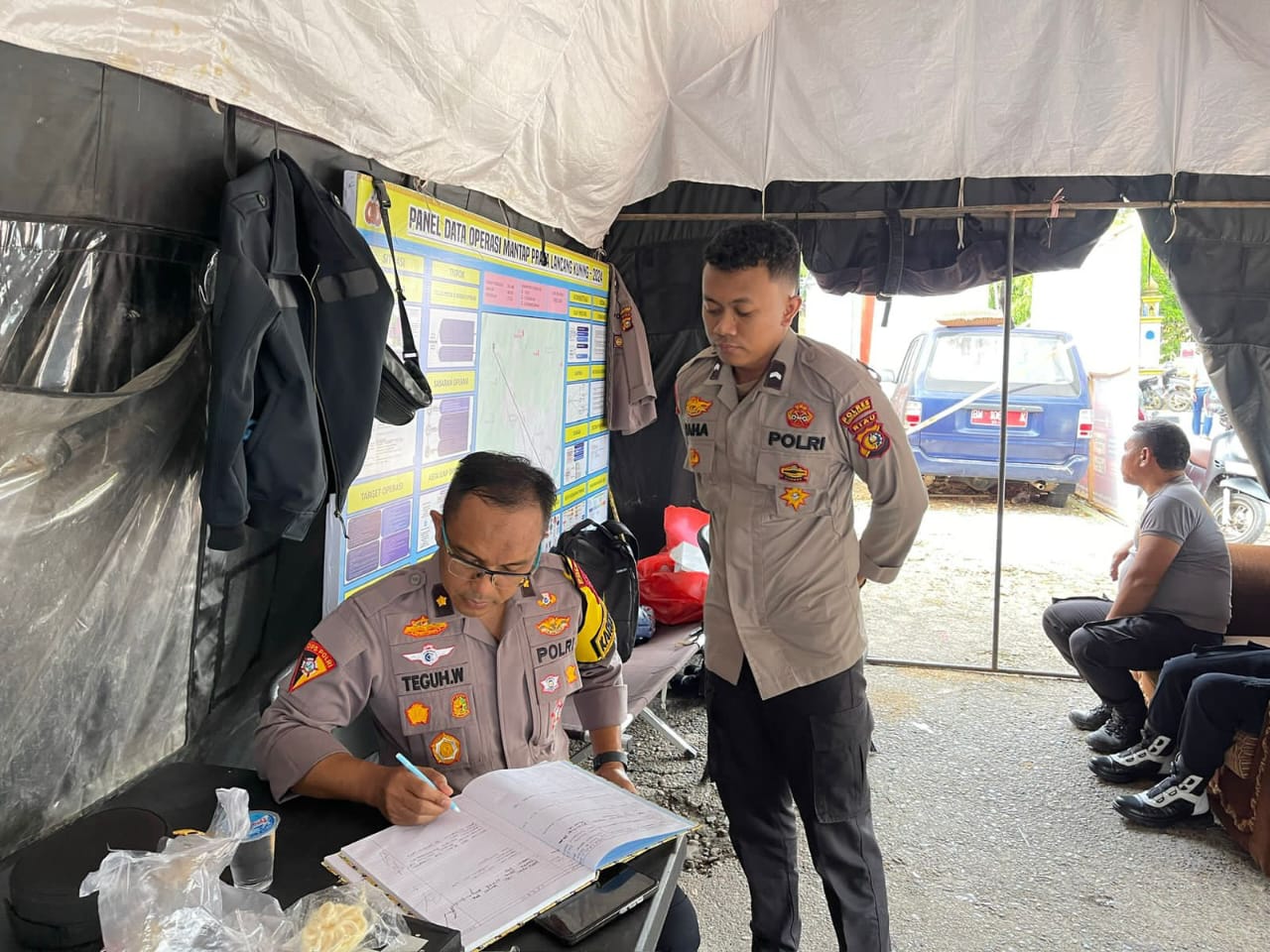 Polres Kuansing Lakukan Pengecekan Personel Pengamanan di Kantor KPU untuk Operasi Mantap Praja Lancang Kuning 2024