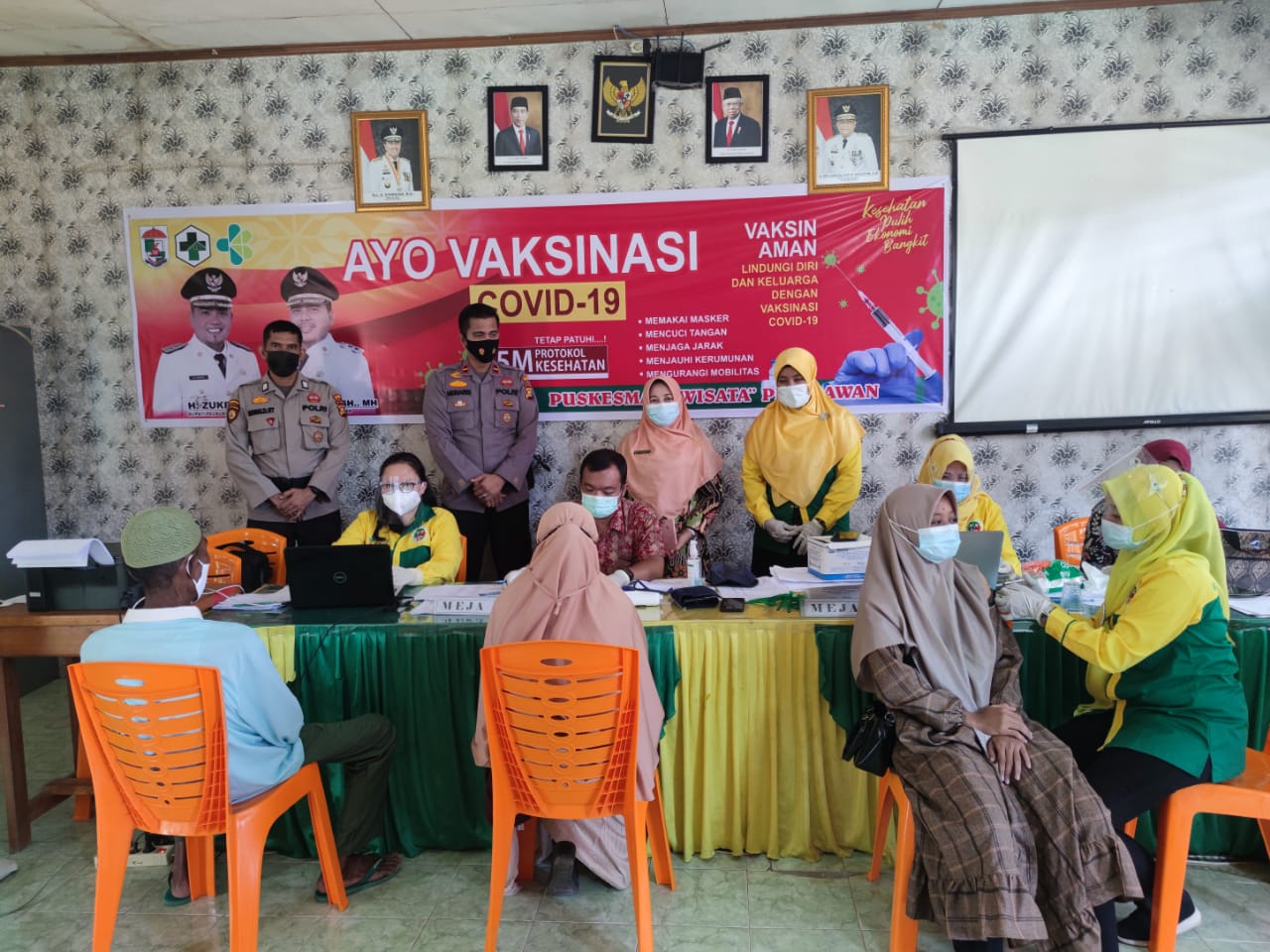 Kapolsubsektor Pelalawan Laksanakan Pengamanan Vaksin Covid-19 di Wilayah Binaan