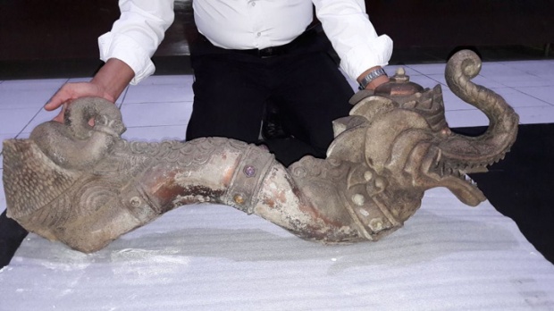 Patung Kepala Naga yang Aneh Ditemukan di Gunung Lalakon Bandung