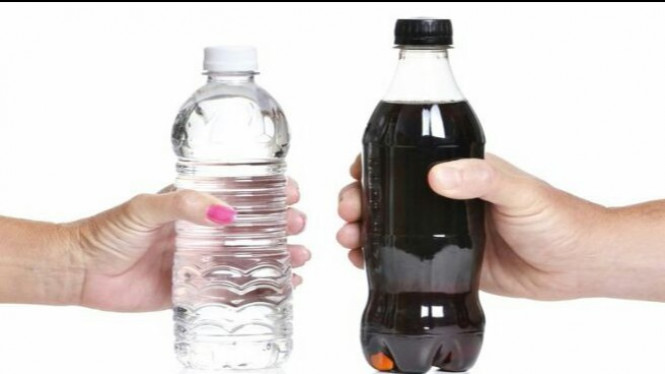 4 Hal yang Terjadi Jika Air Putih Diganti dengan Minuman Soda