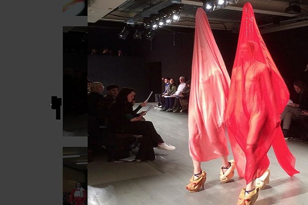 London Fashion Week Hadirkan Busana Berbentuk Kondom