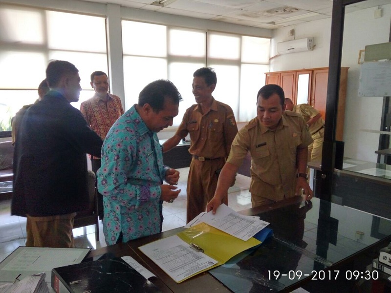 Arsiparis Riau, Kunjungi Dipersip Kuansing, Untuk Memberikan Bimbingan Pada Pegawai