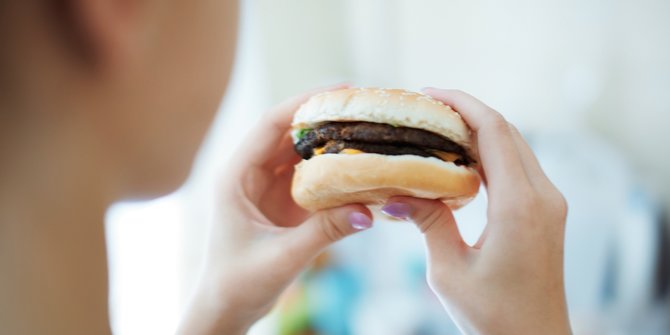 Efektif Apa Tidak Mencuci Kemasan Makanan untuk Mencegah Persebaran Virus Corona?