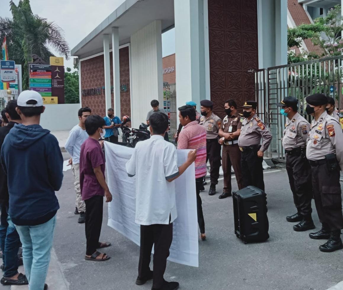 Aksi Jilid II, AMBR Minta Kejati Riau Usut Tuntas Dugaan Korupsi Disdik Riau