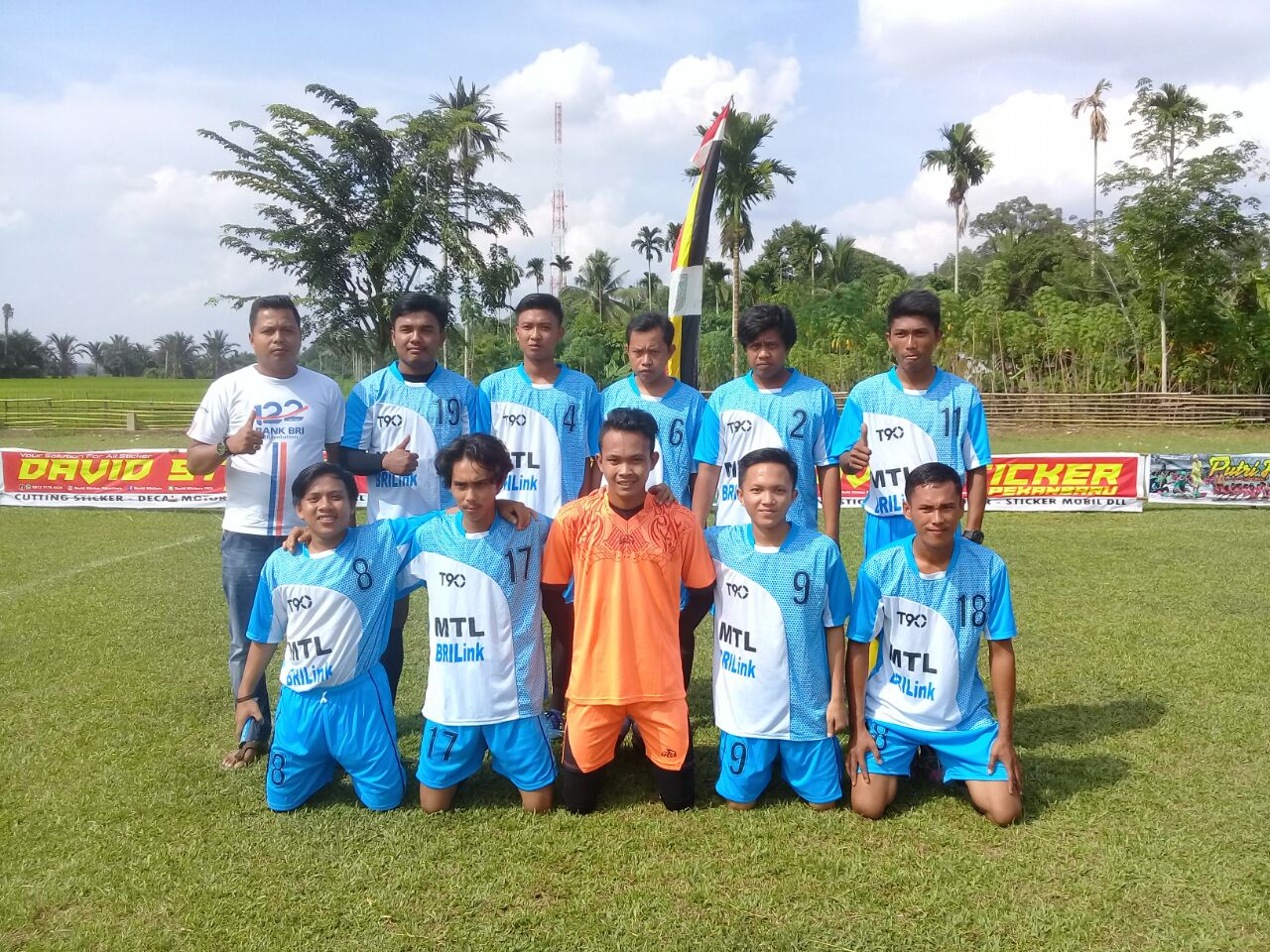 Peduli Olahraga, Yendri Saputra Sponsori Tim Sepak bola Desanya