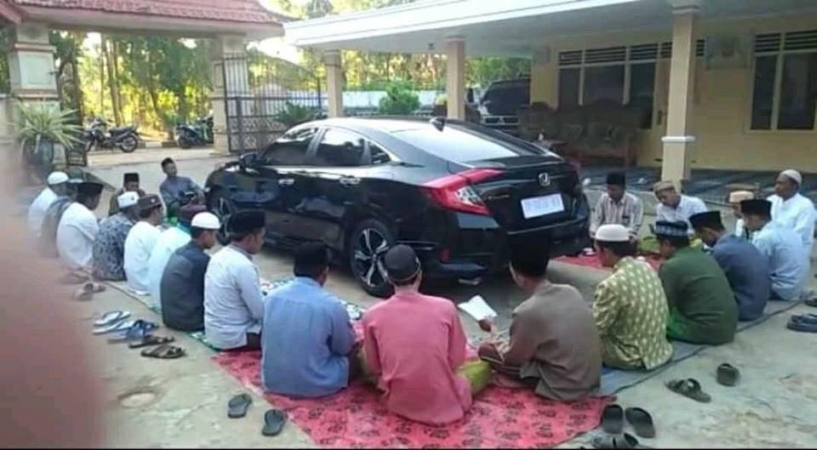 Viral! Mobil Baru Dikelilingi untuk Didoakan, Warganet: Kesannya Jadi Lebay