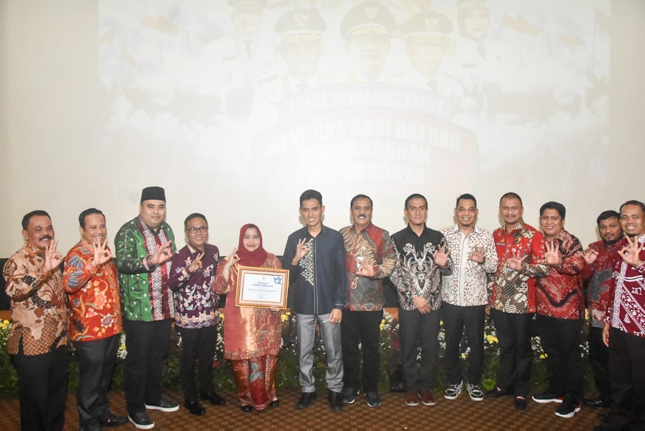 Bupati Kabupaten Bengkalis Terima Penghargaan RAD dari Kemenpora RI
