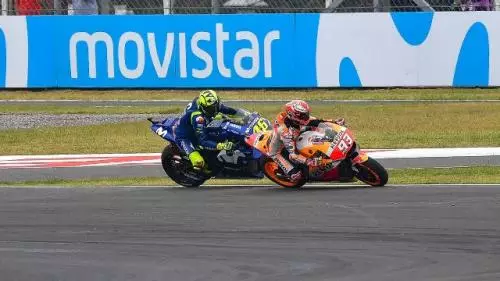 Pengamat MotoGP Ini Justru Berharap 'Perang' Marquez-Rossi Terus Bertahan