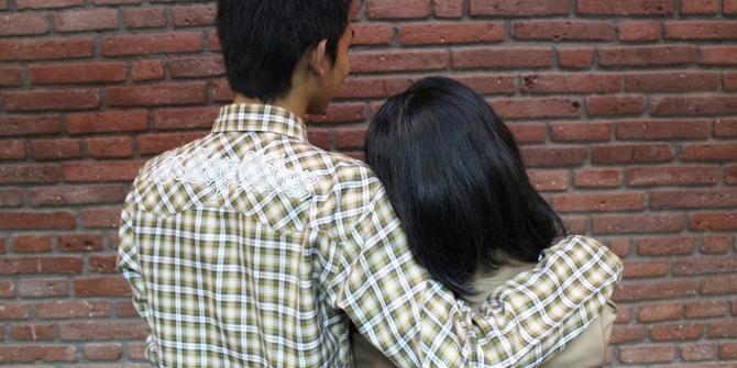 Yee.. Cowok Kere Gondol Kamera dan Motor Pacar