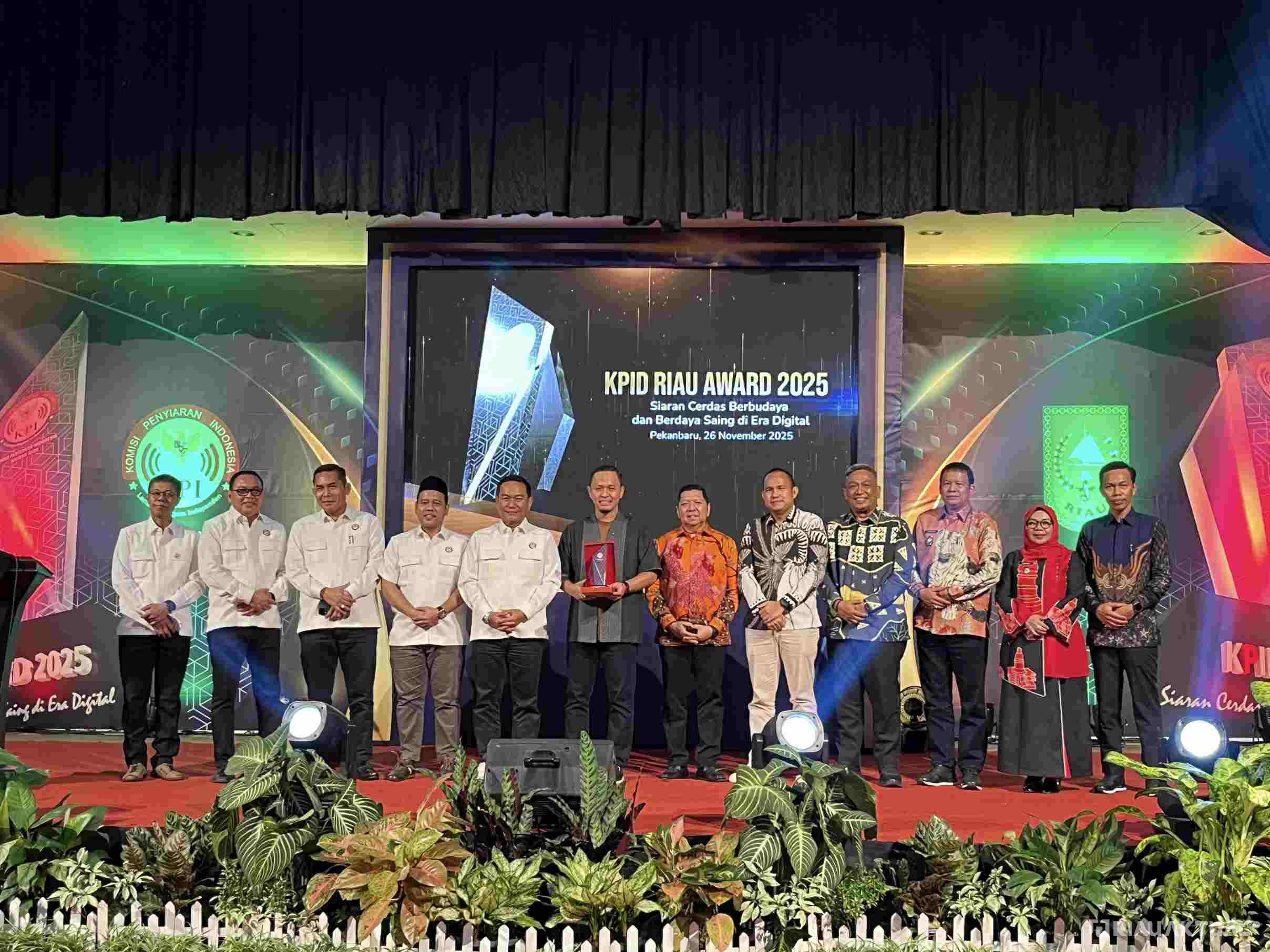 KPID Award, Walikota Pekanbaru Agung Nugroho Terima Penghargaan Tokoh Inspiratif Penyiaran