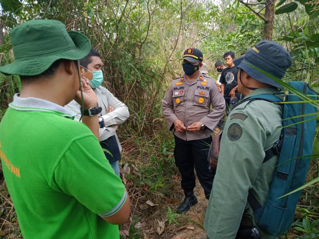 Kapolsek kerumutan Cek TKP Warga Tanjung Air Hitam yang Diduga Diserang Binatang